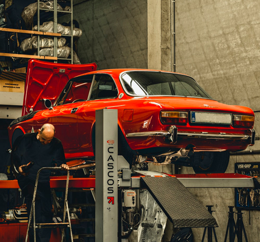 防水微動(dòng)開(kāi)關(guān)在汽車(chē)行業(yè)中的應(yīng)用