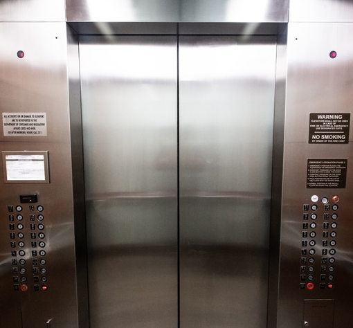 行程限位開(kāi)關(guān)在電梯中有哪些應(yīng)用？